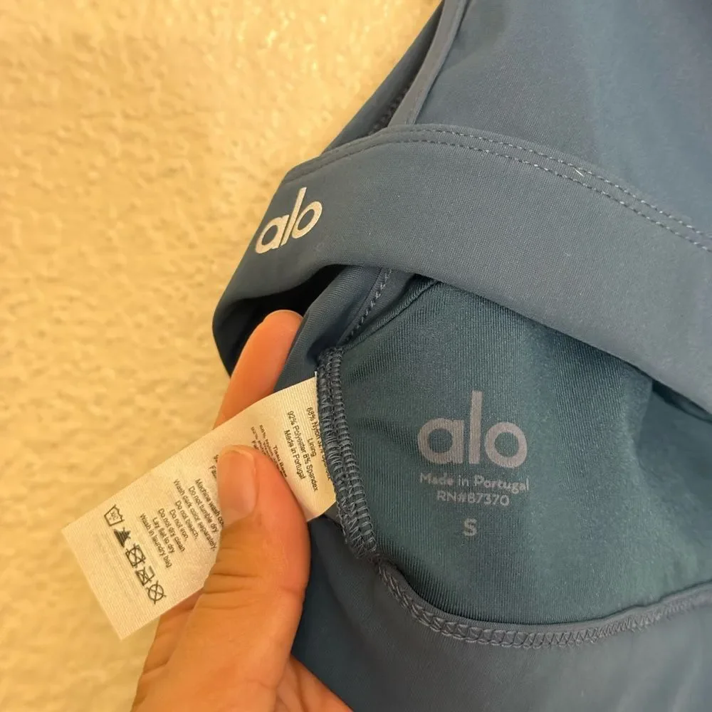 Alo Yoga Ripped Warrior Yoga Crop Top sports bra blue color size S